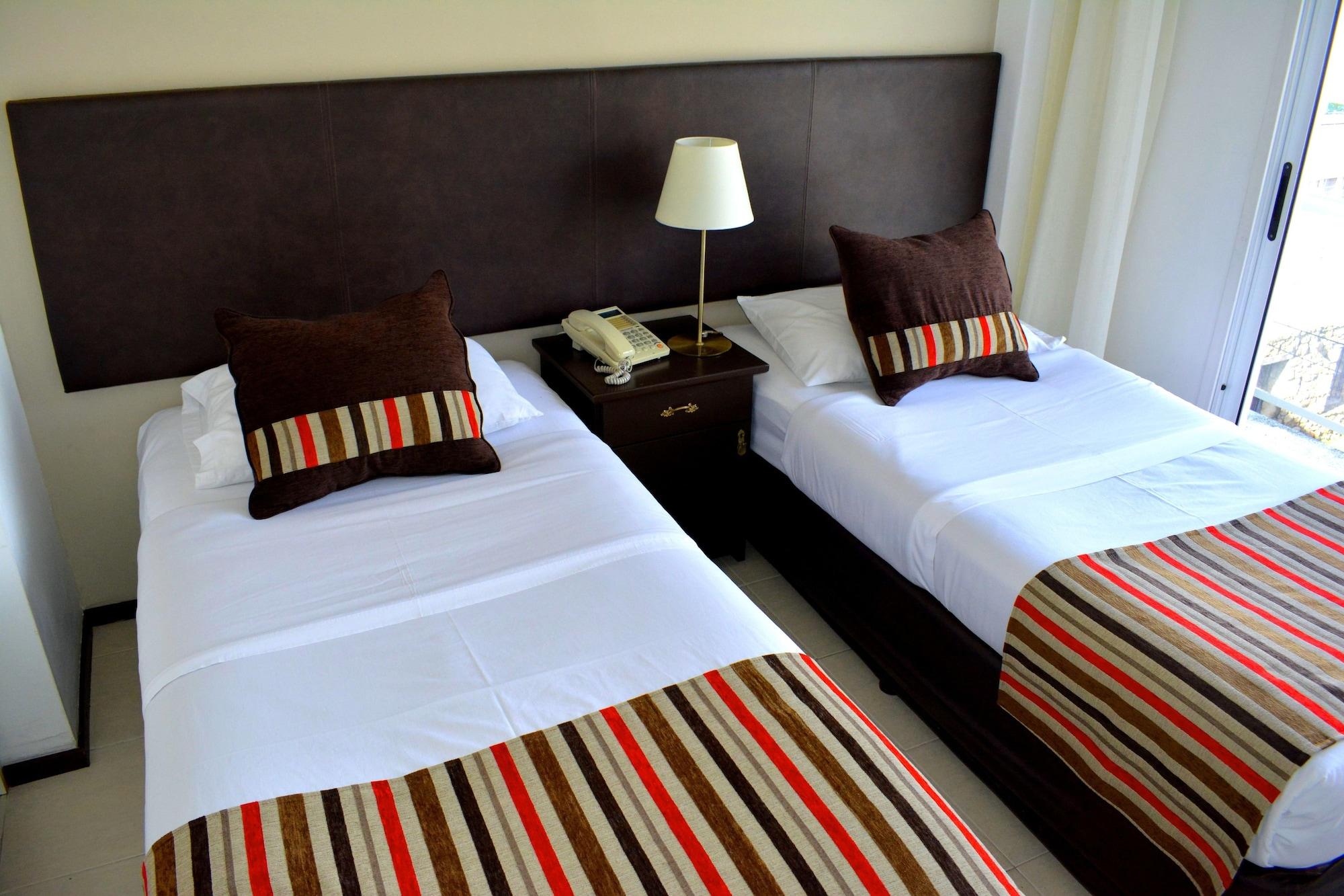 מלדונאדו De La Plaza Hotel מראה חיצוני תמונה
