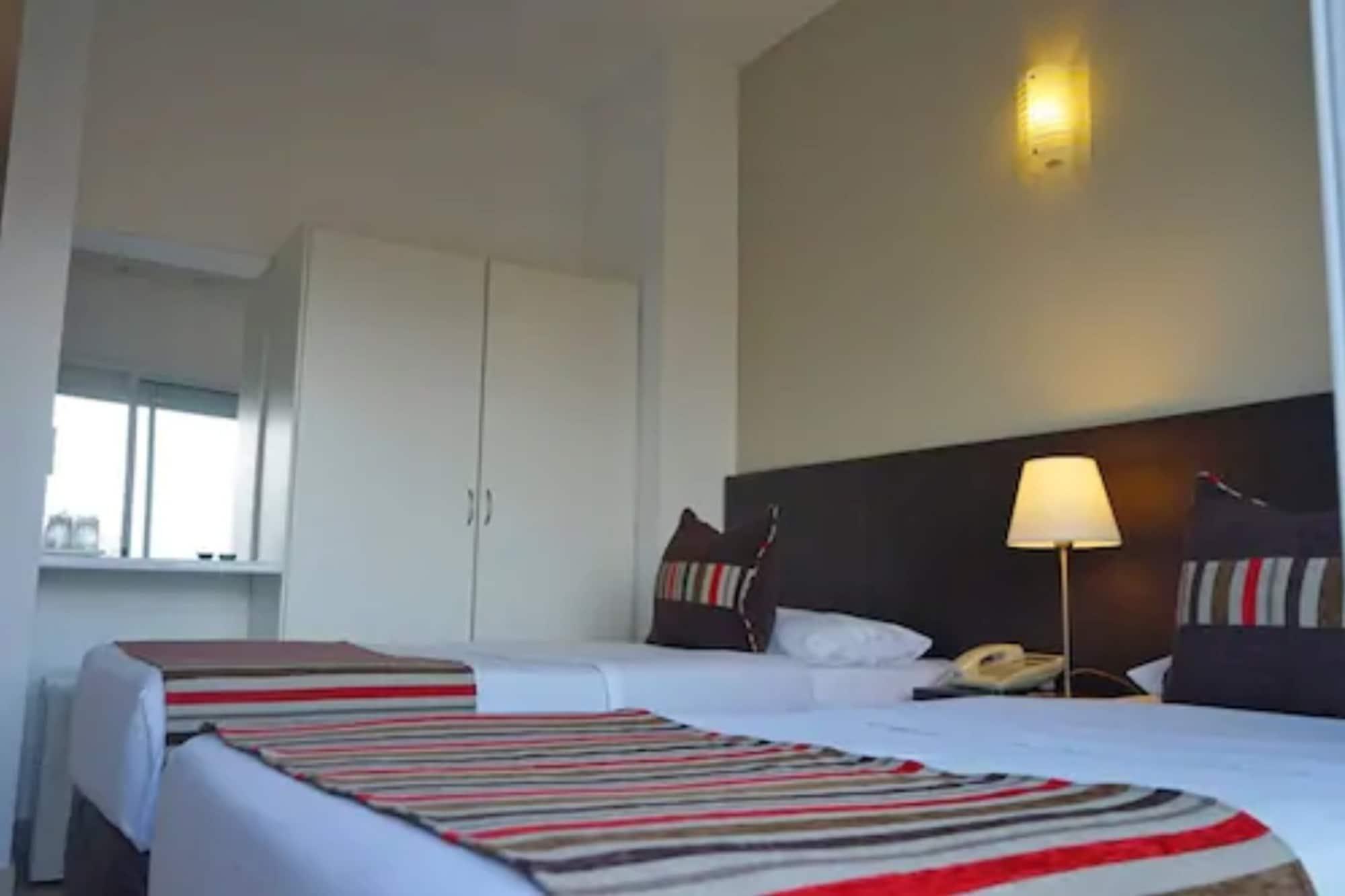 מלדונאדו De La Plaza Hotel מראה חיצוני תמונה