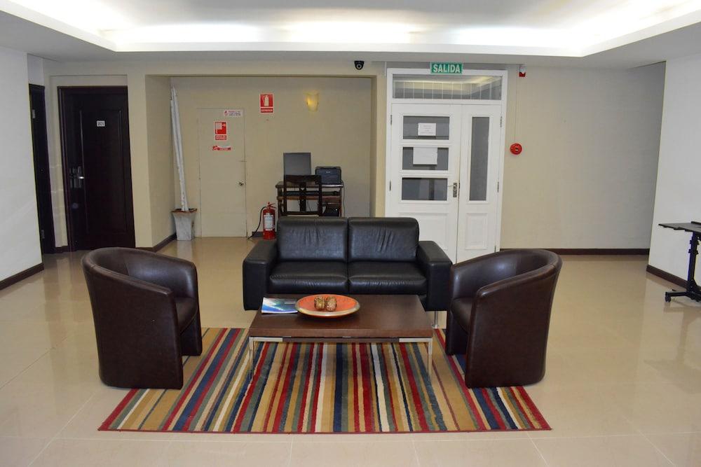 מלדונאדו De La Plaza Hotel מראה חיצוני תמונה