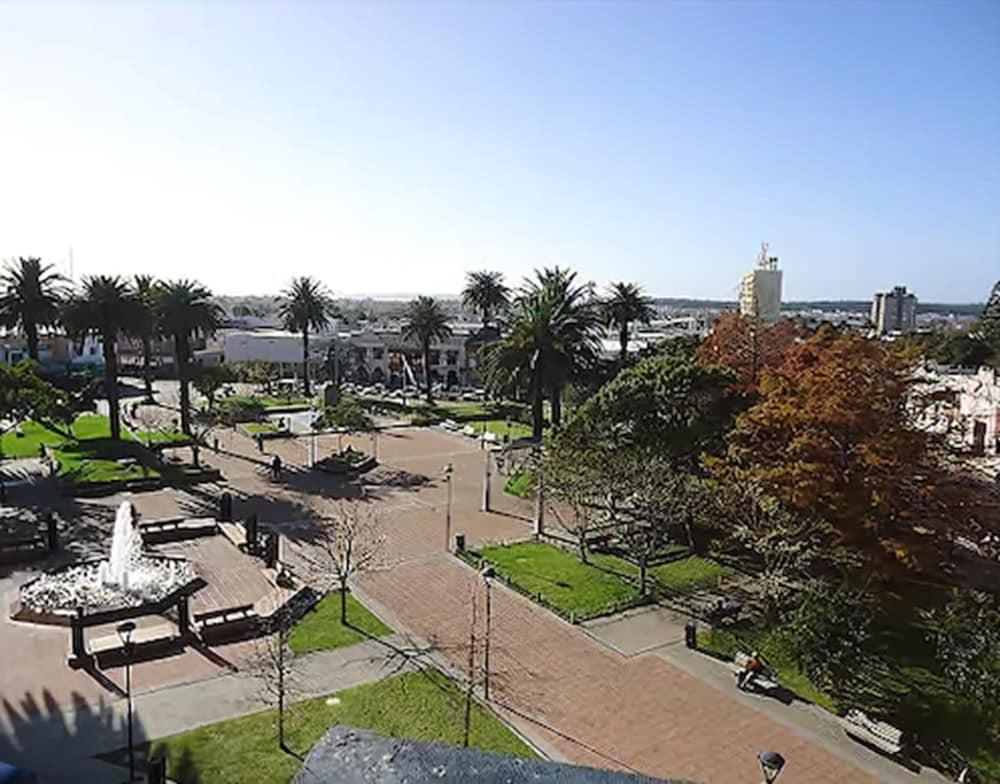 מלדונאדו De La Plaza Hotel מראה חיצוני תמונה
