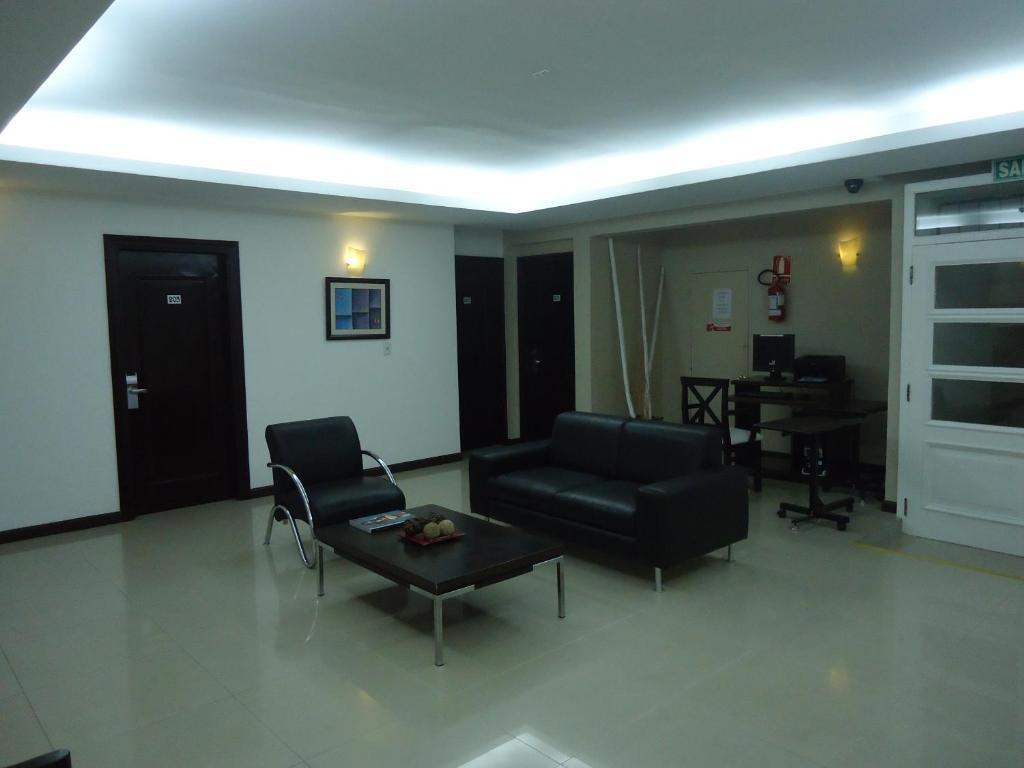 מלדונאדו De La Plaza Hotel מראה חיצוני תמונה