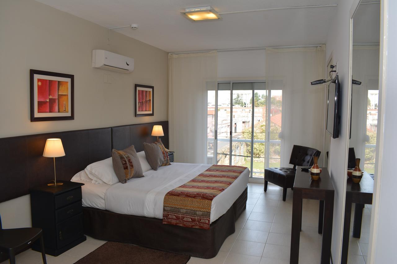 מלדונאדו De La Plaza Hotel מראה חיצוני תמונה