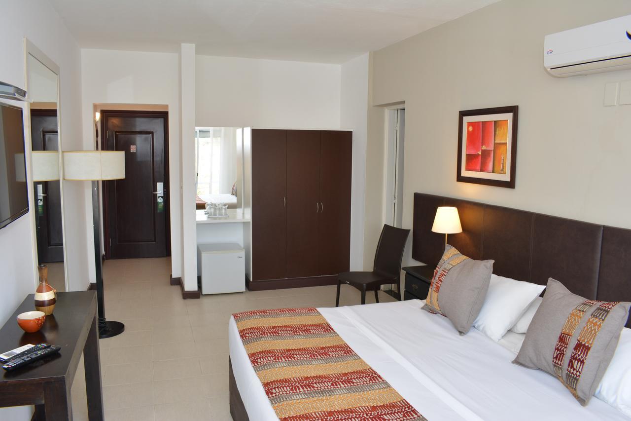 מלדונאדו De La Plaza Hotel מראה חיצוני תמונה